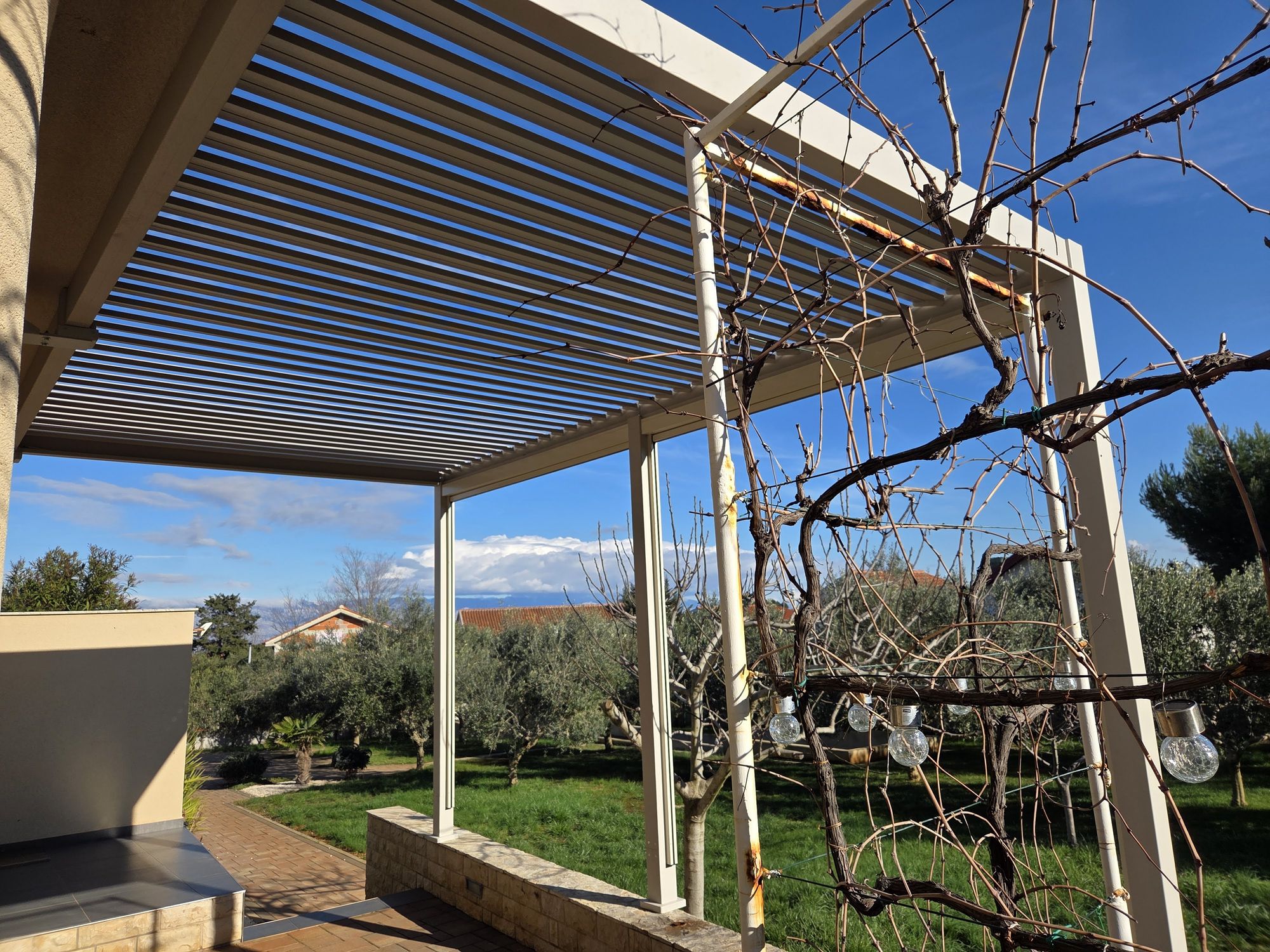 Bioklimatska pergola — Pergola Lux